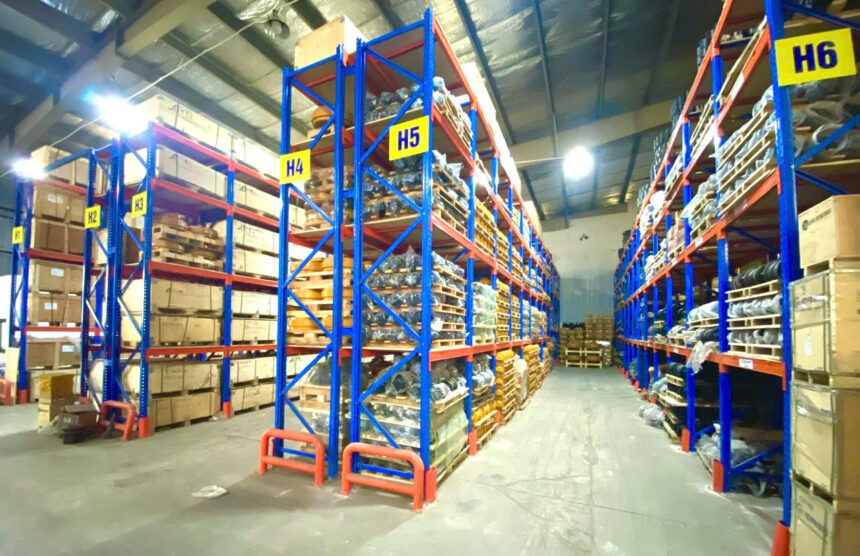 Hình ảnh kho hàng công ty Phụ tùng Máy công trình Á Châu với hàng trăm mã sản phẩm có sẵn